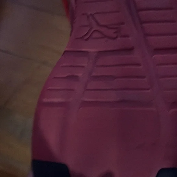 Red - Picture 4 of 4